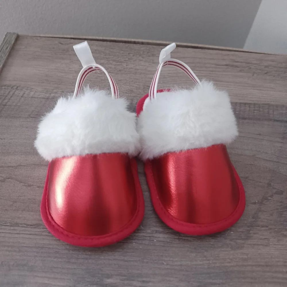 Holiday Time Valentine's Day Strap Back Red Clogs Slippers Sz 3/6M